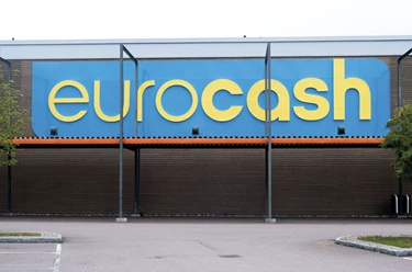 Eurocash Töcksfors handelspark fasadvägg med Eurocash logga 